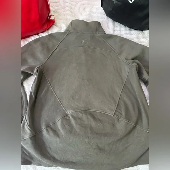 Lululemon scuba sweater size M/L excellent condition - Picture 8 of 10